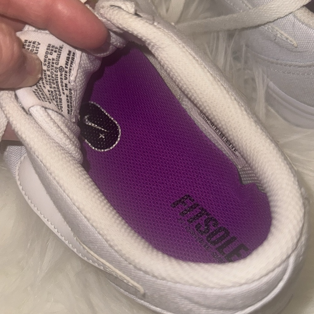 Nike White Sneakers Minimalist Design - Picture 2 of 12